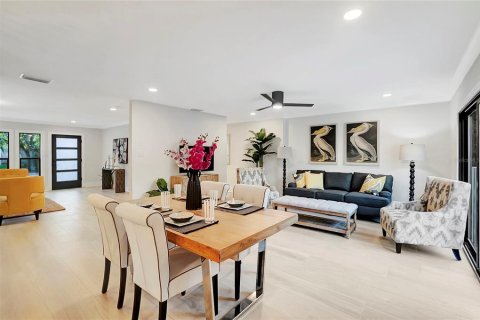 Casa en venta en Tampa, Florida, 4 dormitorios, 209.68 m2 № 1902222 - foto 12
