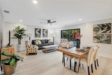 Casa en venta en Tampa, Florida, 4 dormitorios, 209.68 m2 № 1902222 - foto 11