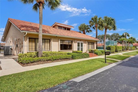 House in Boynton Beach, Florida 3 bedrooms, 157.28 sq.m. № 1937005 - photo 21