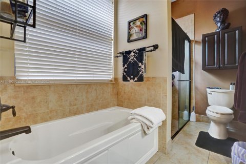 House in Boynton Beach, Florida 3 bedrooms, 157.28 sq.m. № 1937005 - photo 15