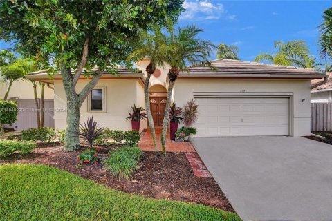 House in Boynton Beach, Florida 3 bedrooms, 157.28 sq.m. № 1937005 - photo 1