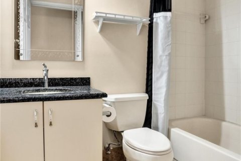 House in Boynton Beach, Florida 3 bedrooms, 157.28 sq.m. № 1937005 - photo 28