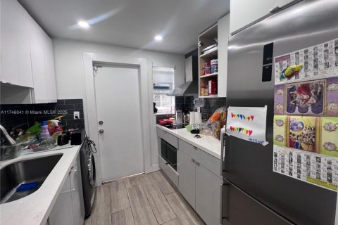 Copropriété à louer à Miami Beach, Floride: 42.74 m2 № 1985252 - photo 2