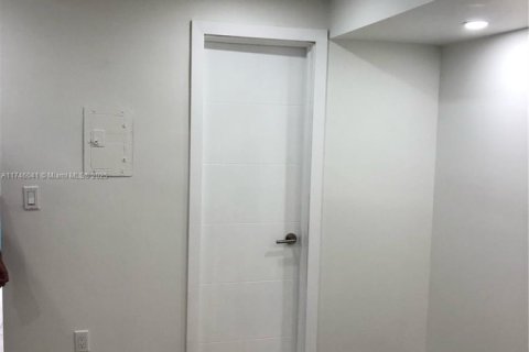 Copropriété à louer à Miami Beach, Floride: 42.74 m2 № 1985252 - photo 13