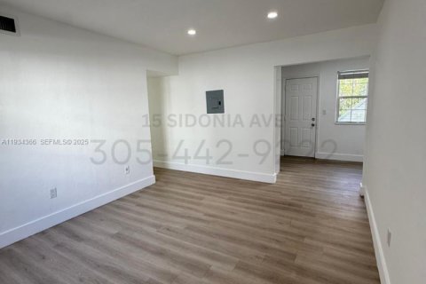 Apartamento en alquiler en Coral Gables, Florida, 2 dormitorios, 83.61 m2 № 1993645 - foto 2