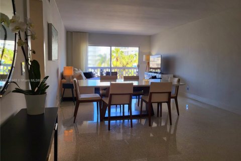 Condo in Bay Harbor Islands, Florida, 1 bedroom  № 1811166 - photo 11