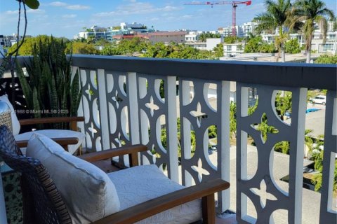 Condo in Bay Harbor Islands, Florida, 1 bedroom  № 1811166 - photo 14