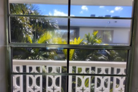 Condo in Bay Harbor Islands, Florida, 1 bedroom  № 1811166 - photo 13