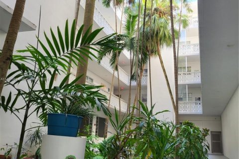 Condo in Bay Harbor Islands, Florida, 1 bedroom  № 1811166 - photo 3