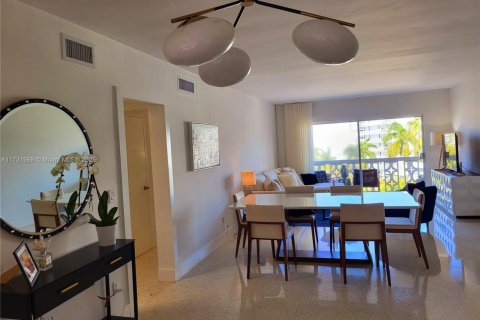 Condo in Bay Harbor Islands, Florida, 1 bedroom  № 1811166 - photo 9