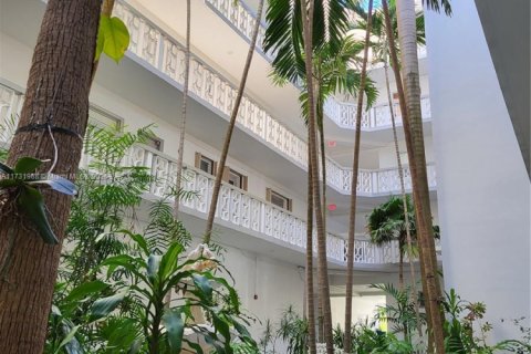Condo in Bay Harbor Islands, Florida, 1 bedroom  № 1811166 - photo 4