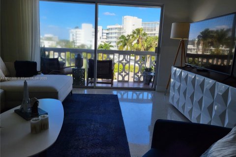 Condo in Bay Harbor Islands, Florida, 1 bedroom  № 1811166 - photo 12