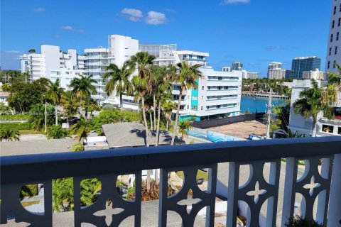 Condo in Bay Harbor Islands, Florida, 1 bedroom  № 1811166 - photo 15