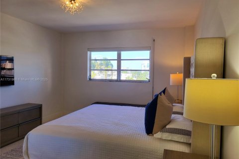Condo in Bay Harbor Islands, Florida, 1 bedroom  № 1811166 - photo 16