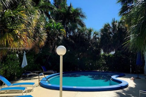 Condo in Bay Harbor Islands, Florida, 1 bedroom  № 1811166 - photo 2