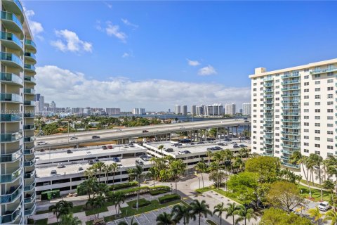 Кондоминиум с 1 спальней в Санни-Айлс-Бич, Флорида № 2018197