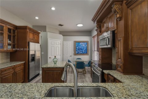 House in Pembroke Pines, Florida 3 bedrooms, 210.61 sq.m. № 2033472 - photo 16