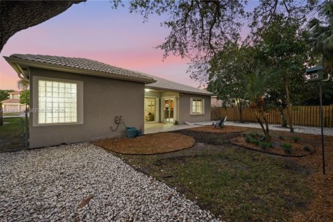 House in Pembroke Pines, Florida 3 bedrooms, 210.61 sq.m. № 2033472 - photo 28