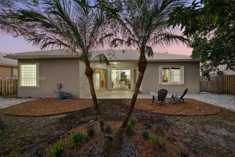 House in Pembroke Pines, Florida 3 bedrooms, 210.61 sq.m. № 2033472 - photo 26