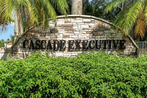 House in Pembroke Pines, Florida 3 bedrooms, 210.61 sq.m. № 2033472 - photo 30