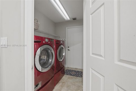 House in Pembroke Pines, Florida 3 bedrooms, 210.61 sq.m. № 2033472 - photo 22