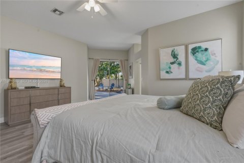 House in Pembroke Pines, Florida 3 bedrooms, 210.61 sq.m. № 2033472 - photo 7