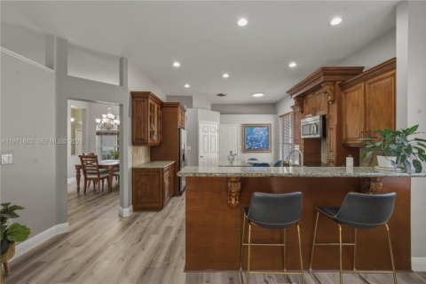 House in Pembroke Pines, Florida 3 bedrooms, 210.61 sq.m. № 2033472 - photo 15