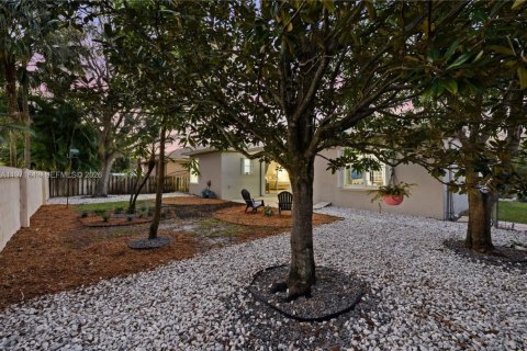 House in Pembroke Pines, Florida 3 bedrooms, 210.61 sq.m. № 2033472 - photo 25