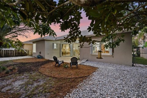 House in Pembroke Pines, Florida 3 bedrooms, 210.61 sq.m. № 2033472 - photo 27