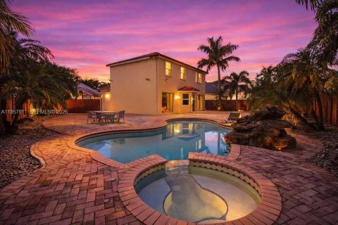 Casa en venta en Homestead, Florida, 5 dormitorios, 232.35 m2 № 2011469 - foto 2