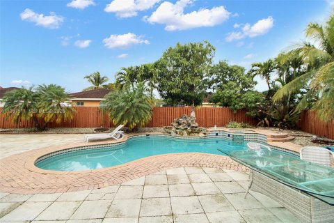 Casa en venta en Homestead, Florida, 5 dormitorios, 232.35 m2 № 2011469 - foto 18