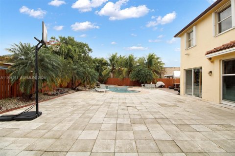 Casa en venta en Homestead, Florida, 5 dormitorios, 232.35 m2 № 2011469 - foto 23