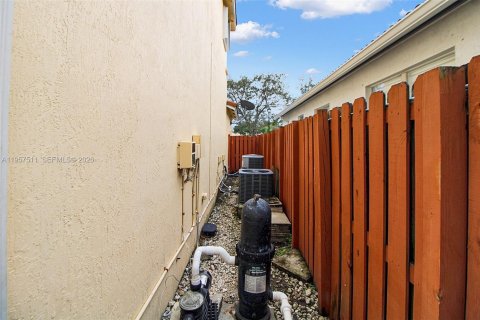 Casa en venta en Homestead, Florida, 5 dormitorios, 232.35 m2 № 2011469 - foto 22