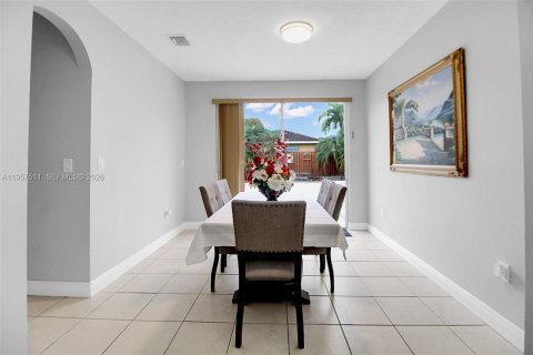 Casa en venta en Homestead, Florida, 5 dormitorios, 232.35 m2 № 2011469 - foto 27