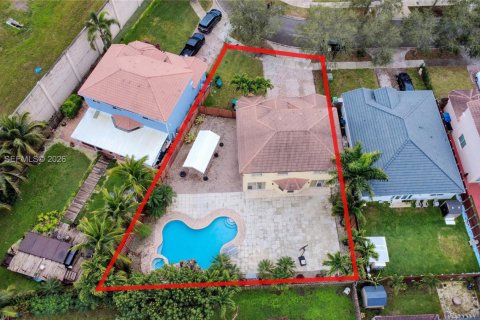 Casa en venta en Homestead, Florida, 5 dormitorios, 232.35 m2 № 2011469 - foto 9