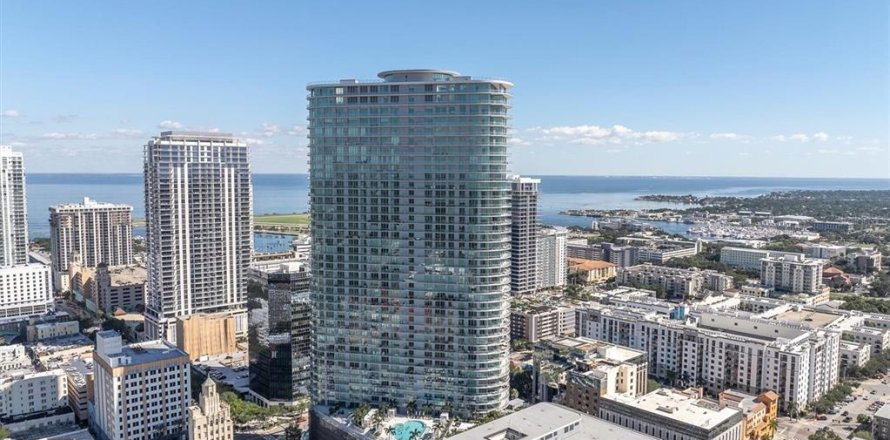 Condo à Saint Petersburg, Floride, 2 chambres  № 2416892
