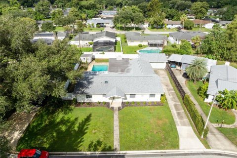 House in Orlando, Florida 4 bedrooms, 268.67 sq.m. № 2347239 - photo 30