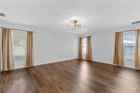 House in Orlando, Florida 4 bedrooms, 268.67 sq.m. № 2347239 - photo 16