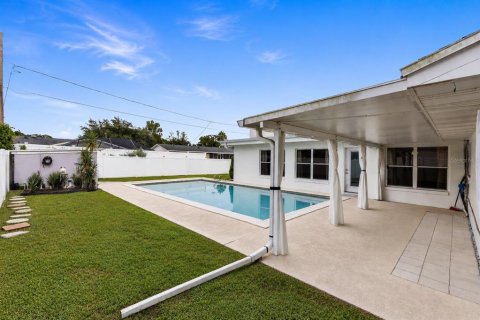 House in Orlando, Florida 4 bedrooms, 268.67 sq.m. № 2347239 - photo 27