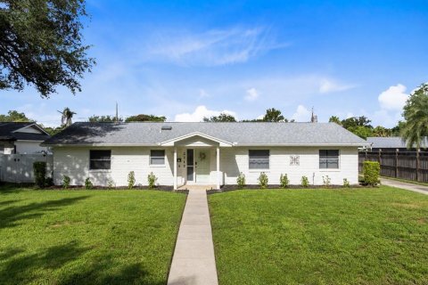 House in Orlando, Florida 4 bedrooms, 268.67 sq.m. № 2347239
