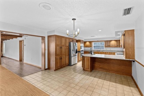 House in Orlando, Florida 4 bedrooms, 268.67 sq.m. № 2347239 - photo 9