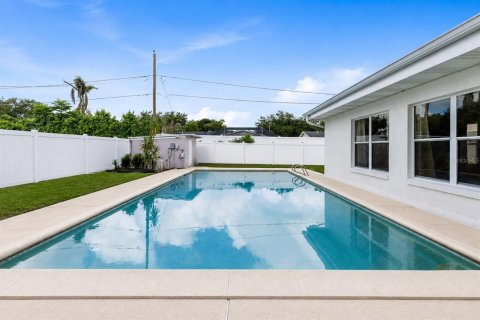 House in Orlando, Florida 4 bedrooms, 268.67 sq.m. № 2347239 - photo 26