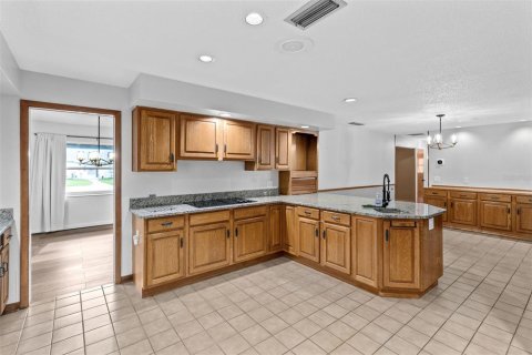 House in Orlando, Florida 4 bedrooms, 268.67 sq.m. № 2347239 - photo 6