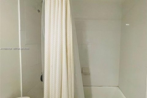 Copropriété à louer à Hollywood, Floride: 1 chambre, 82.03 m2 № 2333672 - photo 10