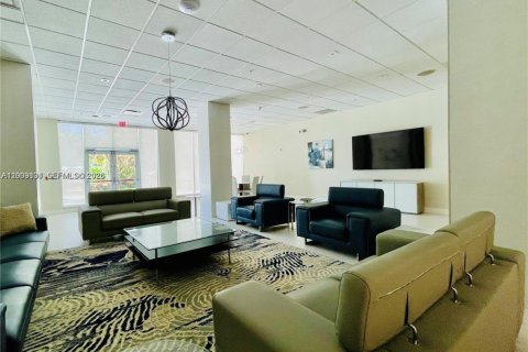 Copropriété à louer à Hollywood, Floride: 1 chambre, 82.03 m2 № 2333672 - photo 16