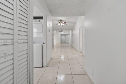 Villa ou maison à vendre à Hialeah, Floride: 2 chambres, 86.58 m2 № 1964003 - photo 3