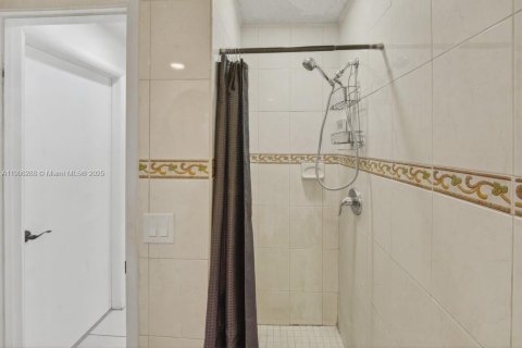 Villa ou maison à vendre à Hialeah, Floride: 2 chambres, 86.58 m2 № 1964003 - photo 11