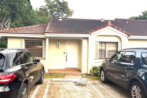 Villa ou maison à vendre à Hialeah, Floride: 2 chambres, 86.58 m2 № 1964003 - photo 1