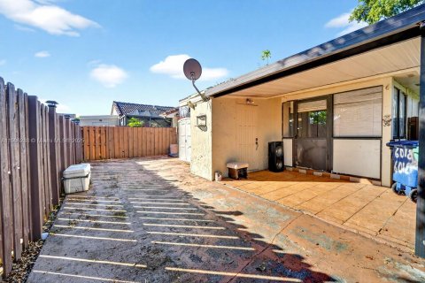 Villa ou maison à vendre à Hialeah, Floride: 2 chambres, 86.58 m2 № 1964003 - photo 18