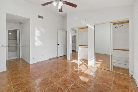 Villa ou maison à vendre à Hialeah, Floride: 2 chambres, 86.58 m2 № 1964003 - photo 13